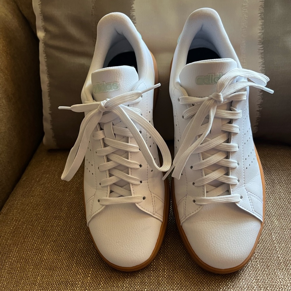 Adidas Advantage 2.0 Lace Up Sneakers 
Size 8.5